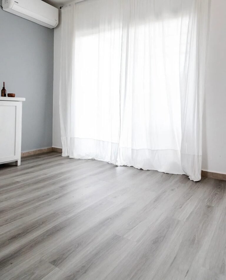 Piso Flotante SPC 5mm con manta incorporada. Grey