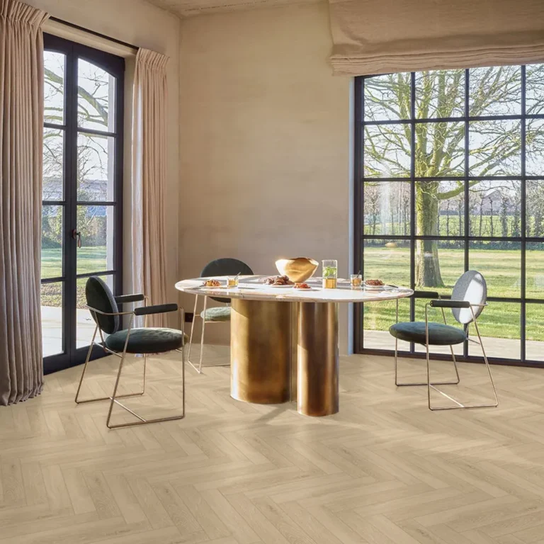 Piso Flotante SPC 6mm. Herringbone. Roble Eslavonia